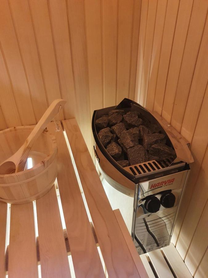 Tuzlaks -sauna-free Parking